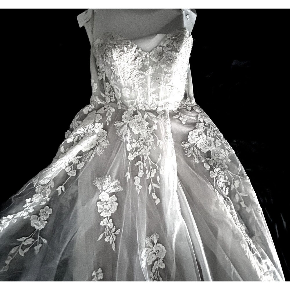 David's Bridal Women's Galina Signature Wedding Dress Size 14 Embroidered